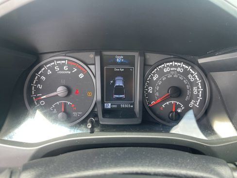Used 2022 Toyota Tacoma SR AWD/4WD image 29