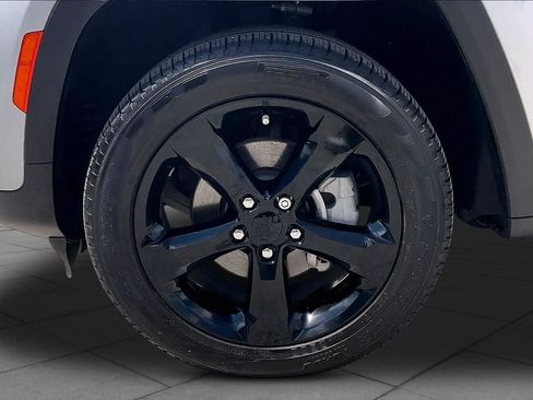 Used 2025 Jeep Grand Cherokee Limited w/ Black Appearance Package RWD image 11