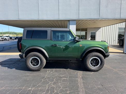 Used 2022 Ford Bronco Badlands AWD/4WD image 2