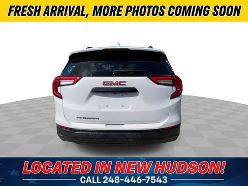 Used 2024 GMC Terrain SLE w/ Driver Convenience Package FWD image 9
