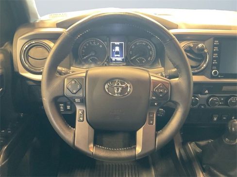 Used 2022 Toyota Tacoma TRD Off-Road image 12