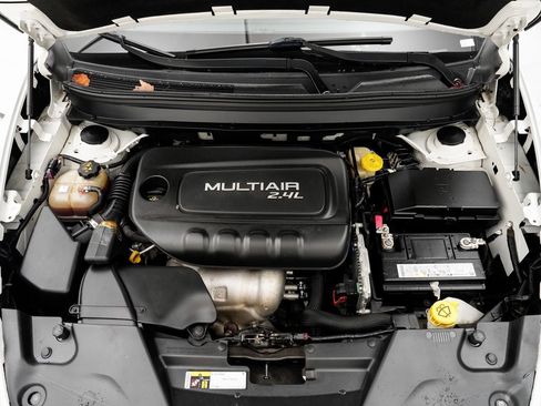 Used 2017 Jeep Cherokee Limited image 25