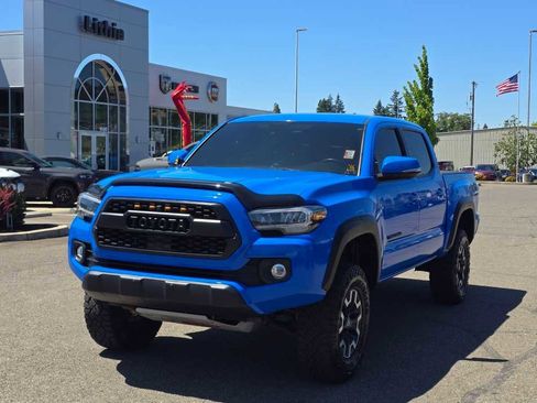 Used 2020 Toyota Tacoma TRD Off-Road w/ Blackout Package AWD/4WD image 1