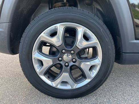 Used 2018 Jeep Compass Limited w/ Navigation Group AWD/4WD image 25