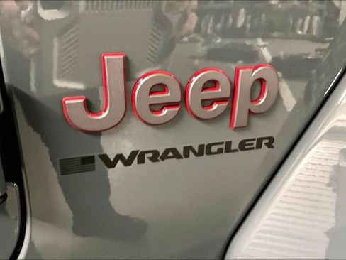 Used 2025 Jeep Wrangler Unlimited Rubicon AWD/4WD image 32