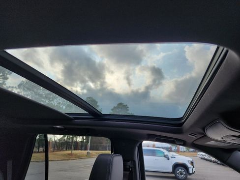 Certified 2023 GMC Yukon Denali image 9