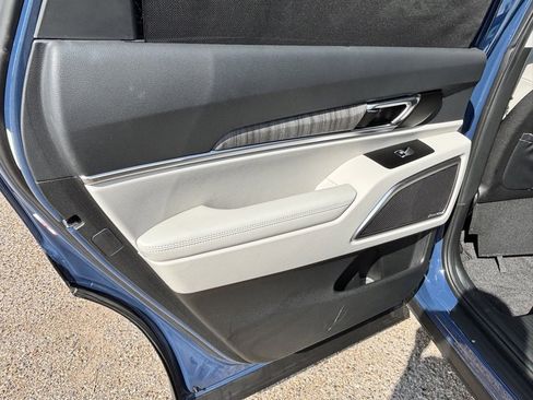 Used 2024 Kia Telluride EX image 16