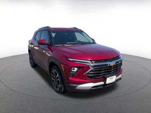 Used 2025 Chevrolet TrailBlazer LT FWD image 3