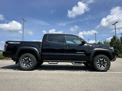 Used 2023 Toyota Tacoma TRD Off-Road w/ Technology Package AWD/4WD image 3
