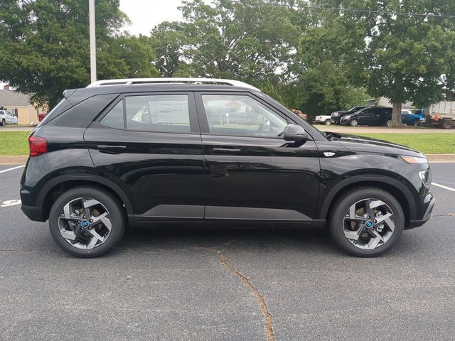 Used 2026 Hyundai Venue SEL FWD image 3