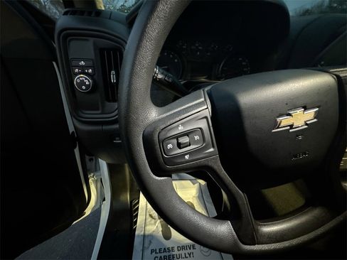 Used 2020 Chevrolet Silverado 1500 Custom w/ Custom Value Package image 17