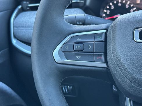 Used 2025 Jeep Compass Latitude image 26