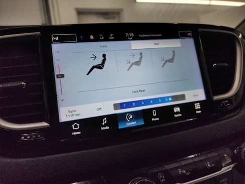 Used 2024 Chrysler Pacifica Touring-L image 44