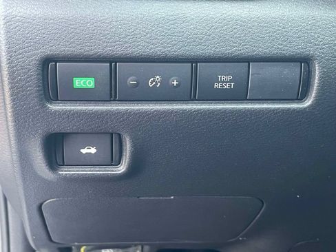 Used 2023 Nissan Sentra SV FWD image 17
