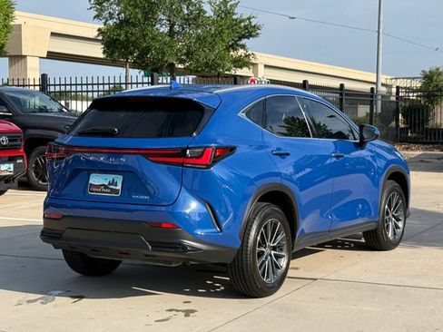 Used 2025 Lexus NX 250 FWD w/ Towing Package (2000 Lbs) image 4