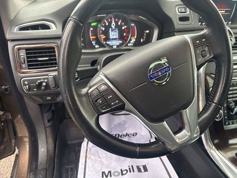 Used 2016 Volvo XC70 T5 Platinum AWD/4WD image 32