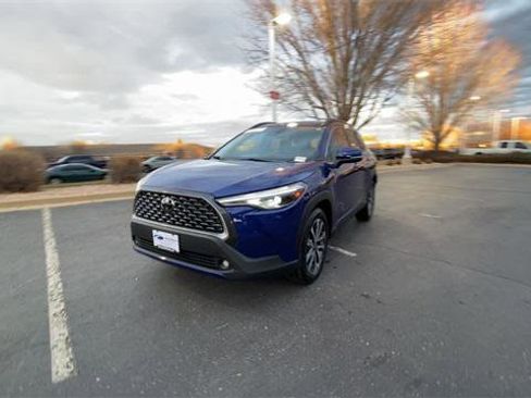 Certified 2023 Toyota Corolla Cross XLE image 3