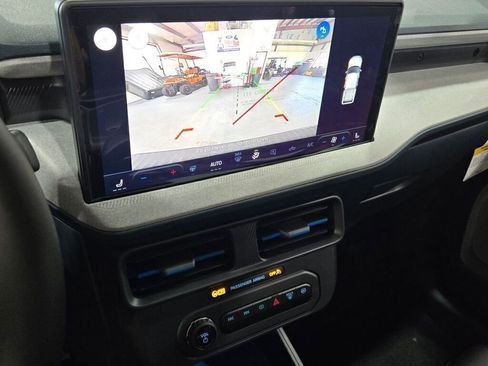 New 2025 Ford Maverick XLT w/ XLT Luxury Package image 27