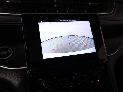 Used 2023 Jeep Grand Cherokee L Laredo AWD/4WD image 6