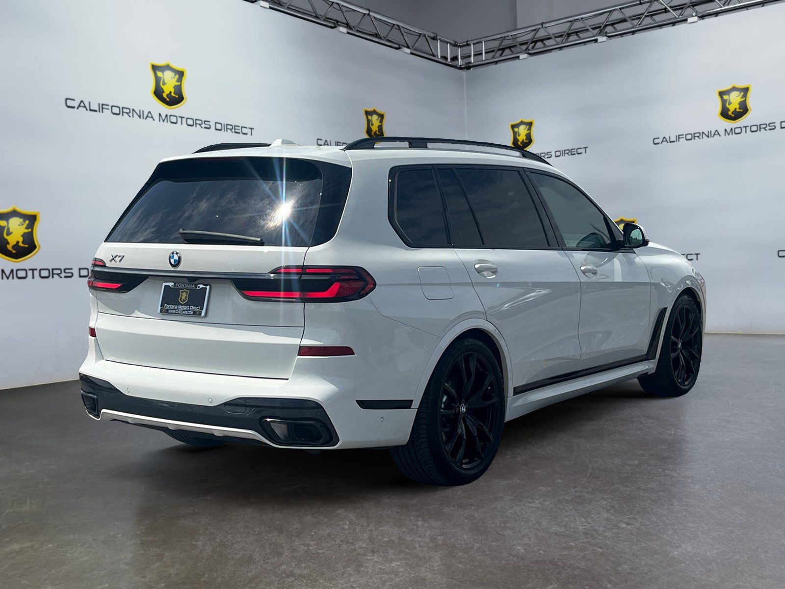 Used 2024 BMW X7 xDrive40i w/ M Sport Package AWD/4WD image 5