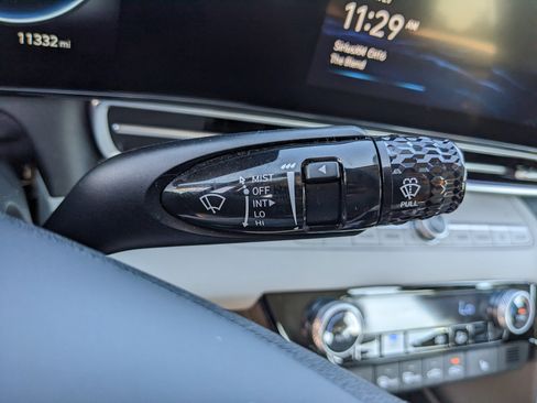 Used 2023 Hyundai Elantra Limited image 38