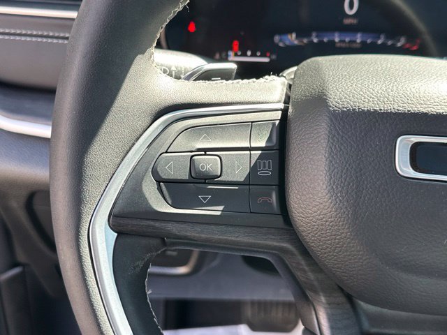 Used 2024 Jeep Grand Cherokee Limited AWD/4WD image 9
