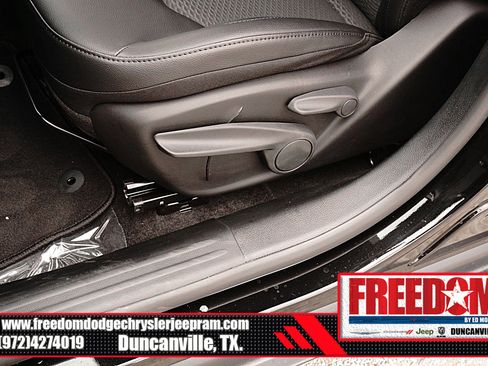 New 2026 Jeep Compass Latitude image 37