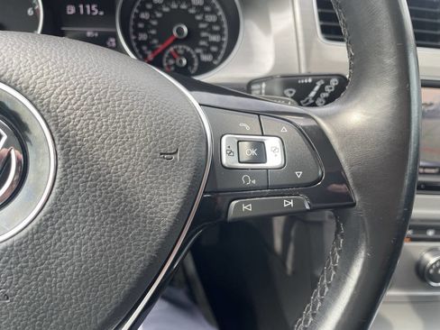 Used 2016 Volkswagen Golf Limited Edition image 36