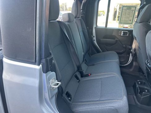 Certified 2024 Jeep Gladiator Sport image 27