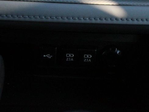 Used 2021 Toyota Highlander LE image 39