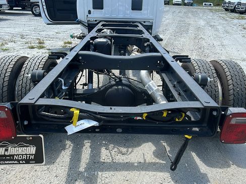 New 2025 RAM 5500 4x4 Regular Cab image 13