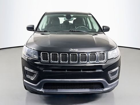 Used 2020 Jeep Compass Sport image 2