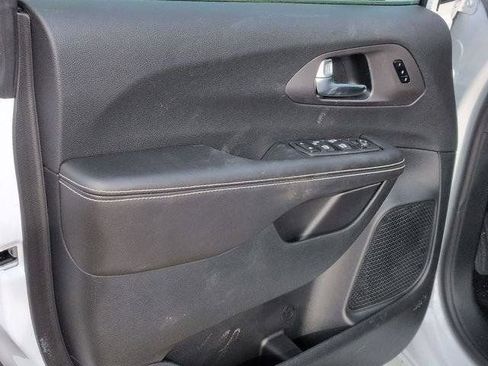New 2026 Chrysler Pacifica Select FWD image 14