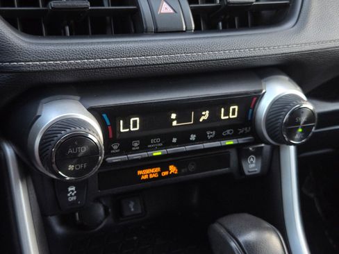 Used 2021 Toyota RAV4 XLE image 16