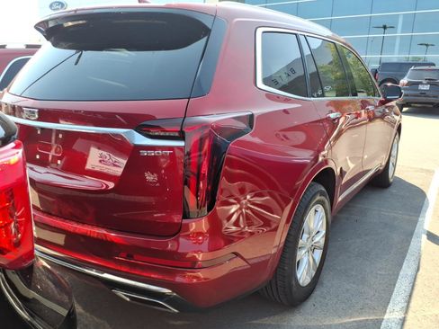 Used 2024 Cadillac XT6 Luxury FWD image 2