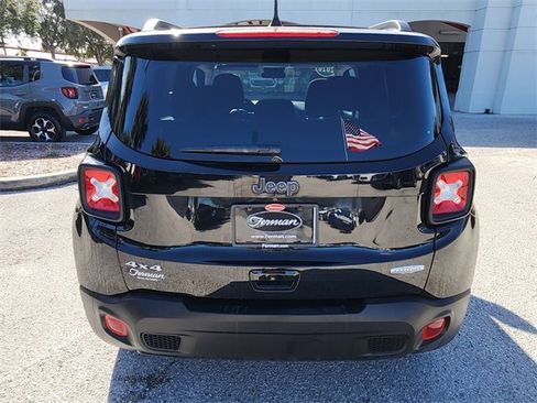 Used 2020 Jeep Renegade Latitude w/ Cold Weather Group image 18