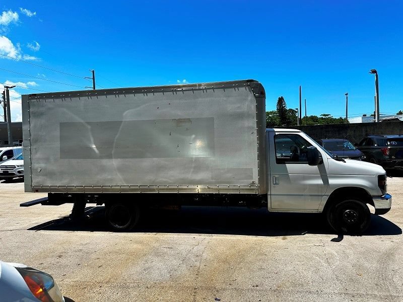 Used 2016 Ford E-350 and Econoline 350 Super Duty RWD image 4