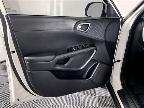 Used 2020 Kia Soul S FWD image 22