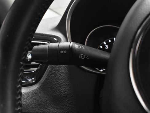Used 2019 Jeep Compass Latitude FWD image 13