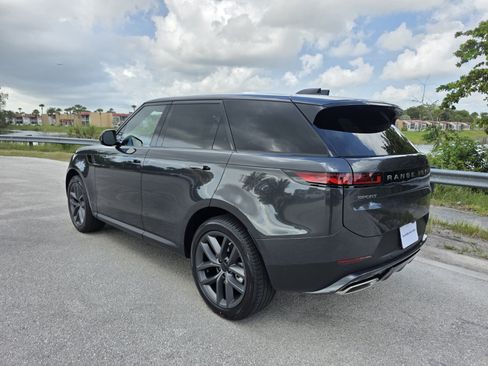 Used 2026 Land Rover Range Rover Sport SE AWD/4WD image 2