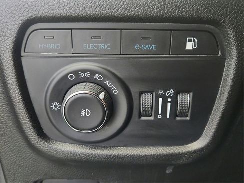 Used 2023 Jeep Grand Cherokee 4WD 4xe image 39