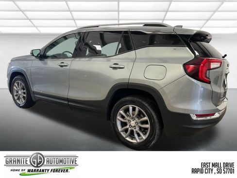 Used 2024 GMC Terrain SLT AWD/4WD image 4