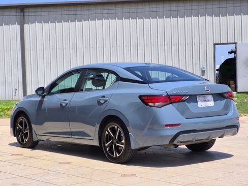 Used 2025 Nissan Sentra SV FWD image 4