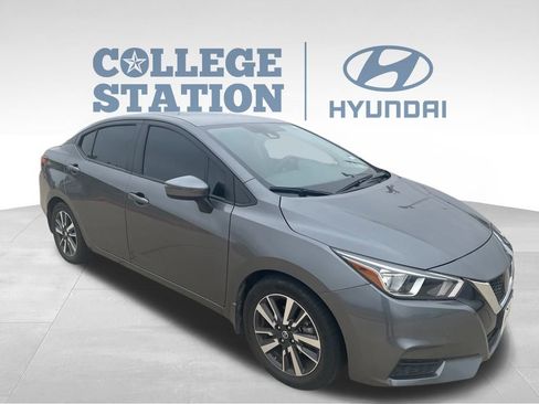 Used 2021 Nissan Versa SV image 3