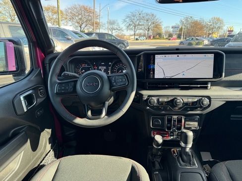 Used 2024 Jeep Wrangler Unlimited Rubicon w/ Technology Group image 11