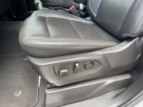 Used 2025 GMC Sierra 1500 SLT AWD/4WD image 13
