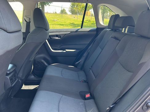 Used 2025 Toyota RAV4 XLE AWD/4WD image 12