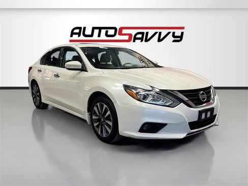 Used 2016 Nissan Altima 2.5 SL w/ 2.5 Technology Package image 1