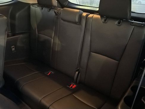 Used 2023 Toyota Highlander XLE FWD image 12