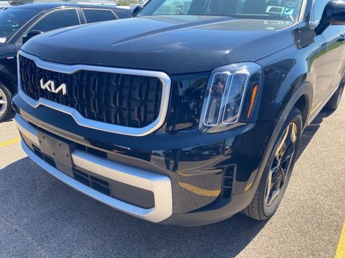 Used 2023 Kia Telluride EX w/ EX Captain's Chair Package AWD/4WD image 19